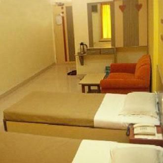 Woodland Regency Hotel Silvassa Buitenkant foto